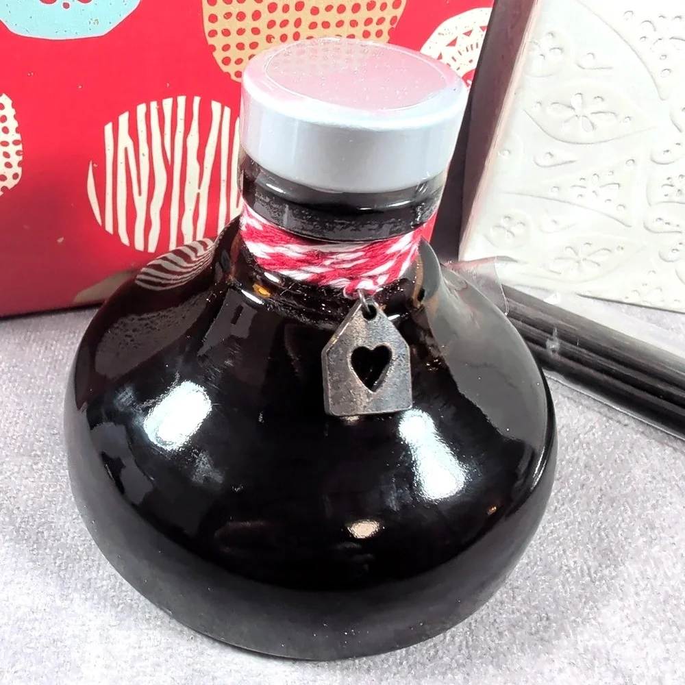 Thymes Gingerbread Reed Oil Diffuser 4.1 Oz Retired Fragrance Scent‎ Holiday NIB
